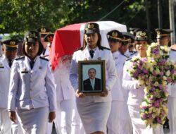 Pemerintah Provinsi NTT Gelar Upacara Kedinasan Pelepasan Jenazah Almarhum Alexander Koroh