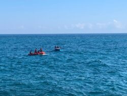 Terjatuh Saat Menurunkan Pukat, Nelayan 26 Tahun Hilang di Laut Waikelo