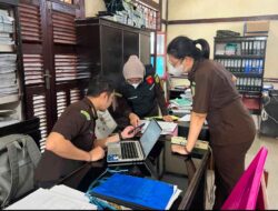Kejari Ende Geledah Dinas Pendidikan, Sita Dokumen dan Laptop Terkait Dugaan Korupsi Pengadaan 2024